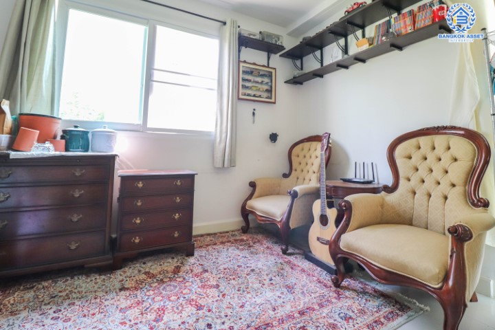 *****บ้านเดี่ยวมือสองนนทบุรี ม.คณาสิริ ชัยพฤกษ์-วงแหวน จากแบรนด์ชื่อดัง Sansiri บ้านสวย แถมเฟอร์นิเจอร์มายมาก บนเนื้อที่ 51.6 ตร.ว. มาพร้อมฟังก์ชัน 3 ห้องนอน 2 ห้องน้ำ จอดรถ 2 คัน แถมฟรี ! เครื่องปรับอากาศ 5 เครื่อง เติมเต็มด้วยสิ่งอำนวยความสะดวกครบครัน บนทำเลศักยภาพ ใกล้ถนนกาญจนาภิเษก และ รถไฟฟ้าสถานีคลองบางไผ่